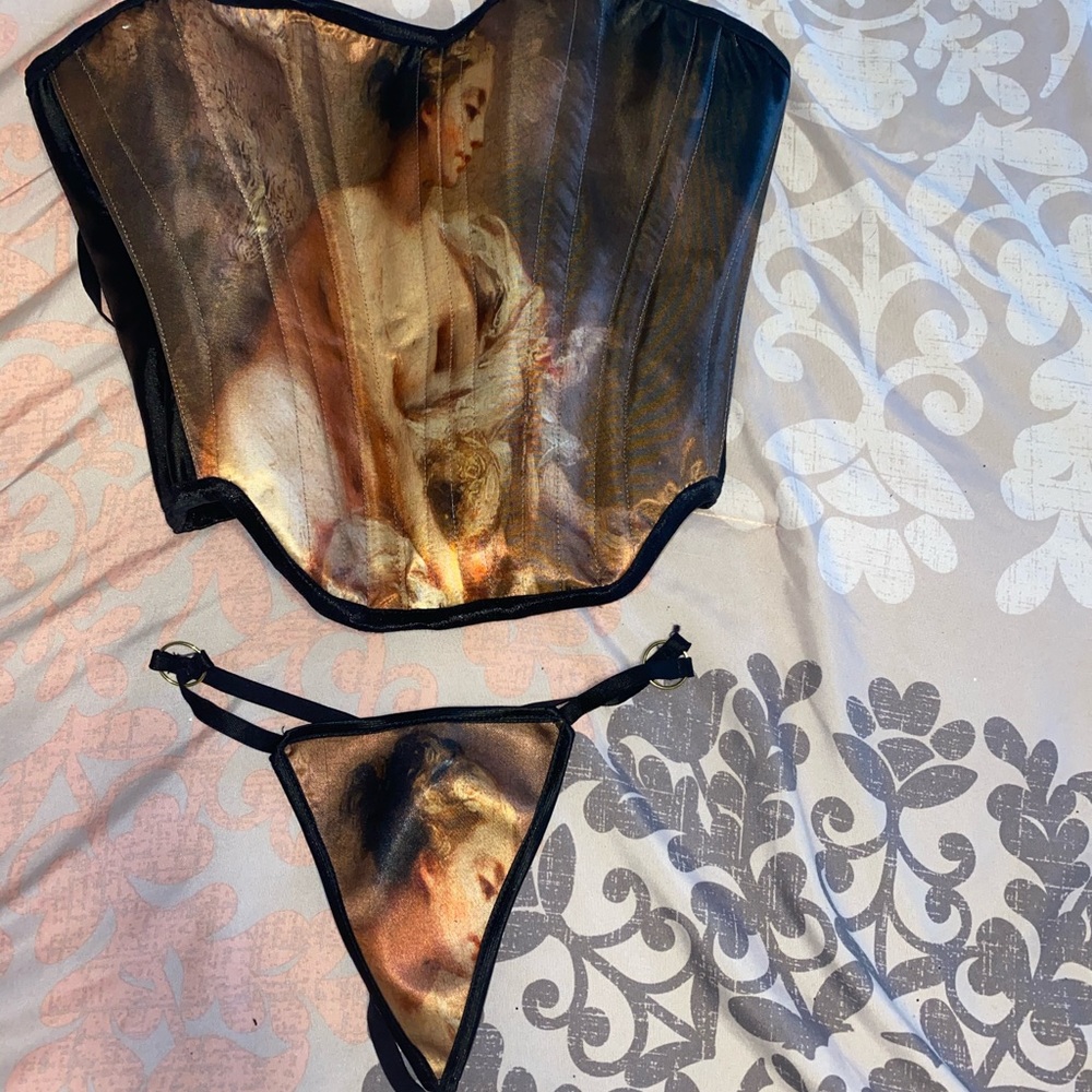 Alejandro Collection set - Picture 2 of 3